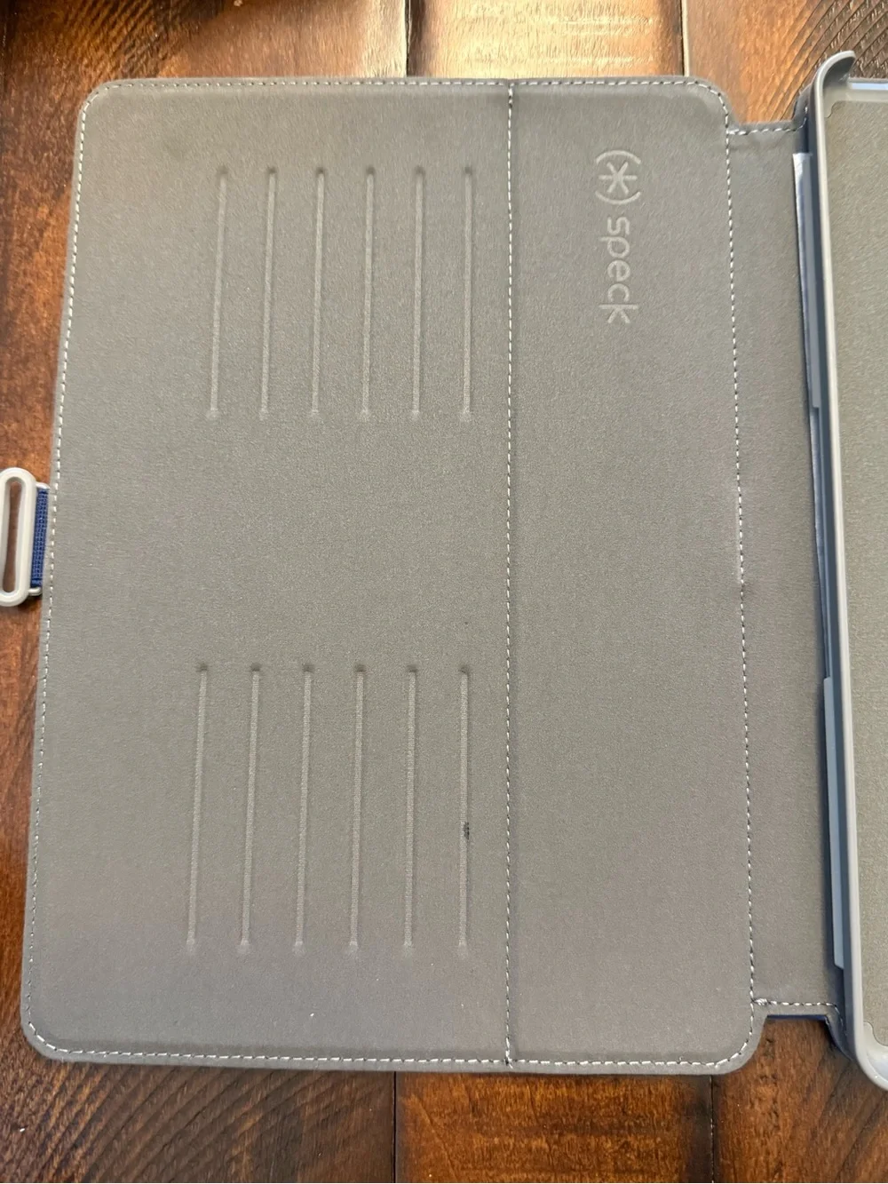 New SPECK iPad CASE 10.2-INCH fits 2021 7th gen, 2020 8th gen/ or 2019 9th gen